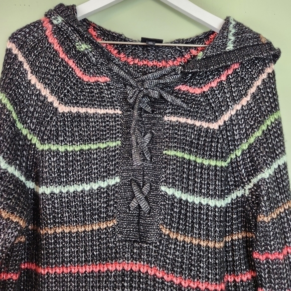 Torrid Sweater Women's sz 00 - Med/Lg 10 Chunky Pullover Striped Raglan Sweater - Picture 7 of 8